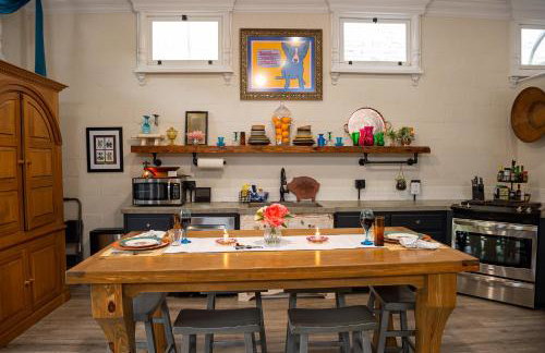 Chateau Royale, Pet Friendly, On Bayou, Downtown! - Foto 9