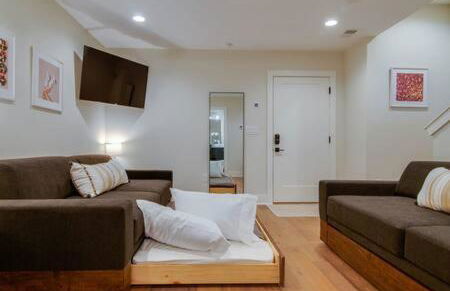 2 Homes, 7BR Rooftop Getaway In Trendy Town Near Downtown, 5 Mins to Nissan Stadium, Less than 10 Mins to Broadway, 24 Hr Hospitality, Great for Groups - Foto 23