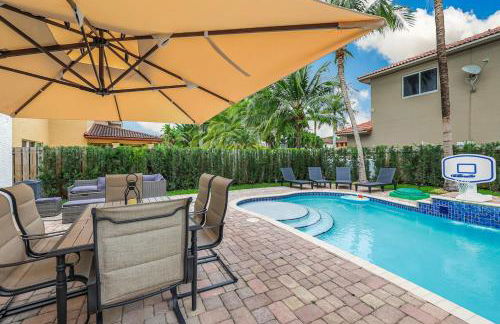 Modern Miami Home with Patio and Pool - Foto 17