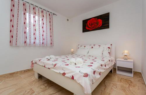 Apartment With A Private Swimming Pool, Garden & BBQ - Foto 22