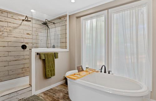 Hartwell Haus with Dock & Playground home - Foto 34