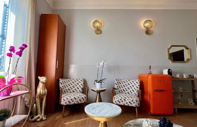 Bon Ton Design Rooms by DOT Suites - Photo 25