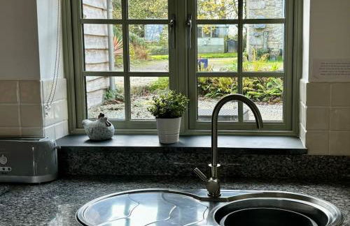 Little Bream - pretty cosy cottage, sea views, walk to the beach - Foto 8