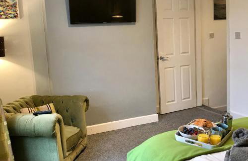 Stylish 3 Bedroom House Only 5 Mins From M6/m58 - Foto 19