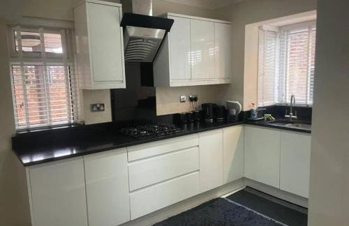 Charming House with Garden - Sleeps 6 & Parking - Foto 2