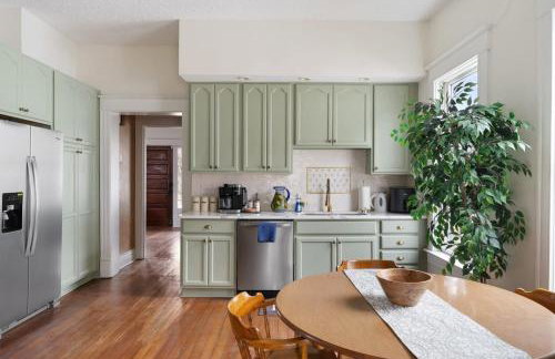 Prime Derby Location - Firepit - Yard - Family Friendly - Foto 6