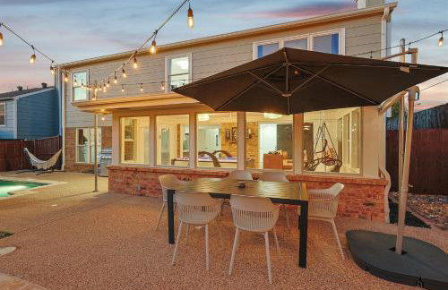 5BR w Backyard Paradise Pool Cinema Games - Foto 42