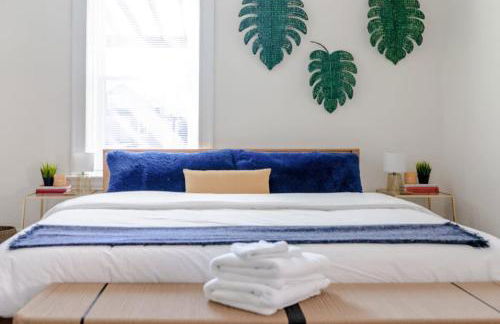 7BR Luxury Living 1st Floor Primary ABODEbucks - Foto 29