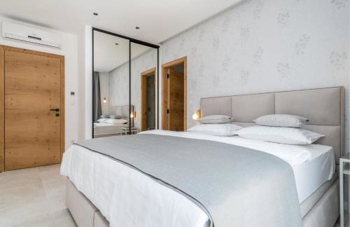 Villa Top Hill, heated infinity pool, Jacuzzi, Sauna, 5 en-suite bedrooms, a Media room - Foto 42