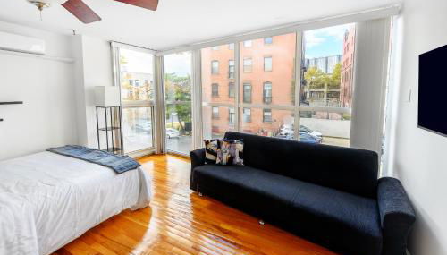 Modern 3BR Townhouse with Private Rooftop & Parking Minutes to NYC - Foto 5