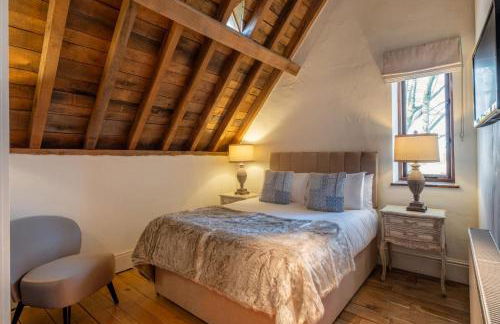 Willowberry Barn - Exclusive Home with Hot Tub - Photo 25