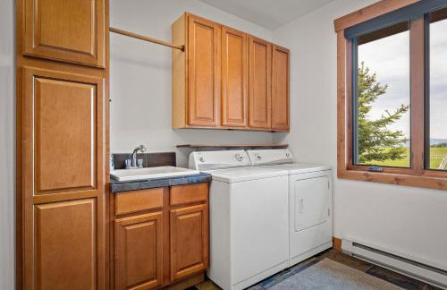 Teton Melody by KABINO Partial Air Conditioning Hot Tub FirePit Foosball Telescope Games WiFi Grill Mtn Views - Foto 30