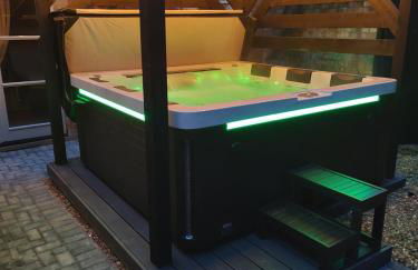 The West Wing at Eriviat Hall Hot Tub - Photo 2