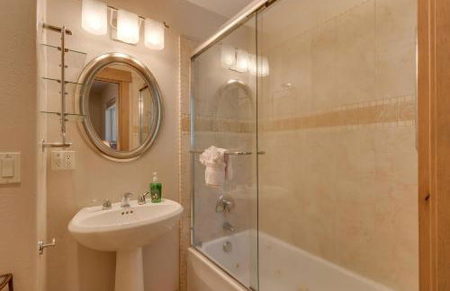 High Sierra at Dollar Point - Private Hot Tub, Close to Ski Resorts, Pet Friendly! - Foto 20