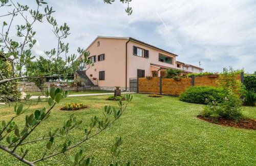 Apartments Korina - Photo 1