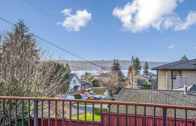 Renton Lakeside Oasis, Lakeview, 4B 2.5B, Spacious - Photo 23