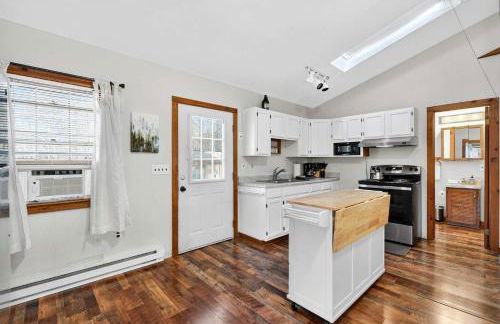 River Access Cabin with Hot Tub, Fire Pit, & WiFi! - Foto 23