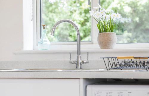 8 Iris Cottage 4-BR Coastal Home in Suffolk - Foto 21