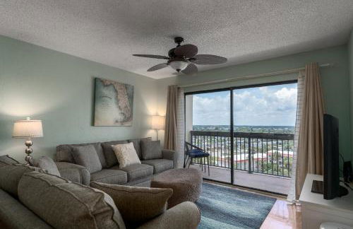 Beach views with top complex amenities and covered parking! - Foto 11
