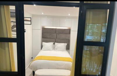 Deux. Pièces face à la scène. - Foto 1