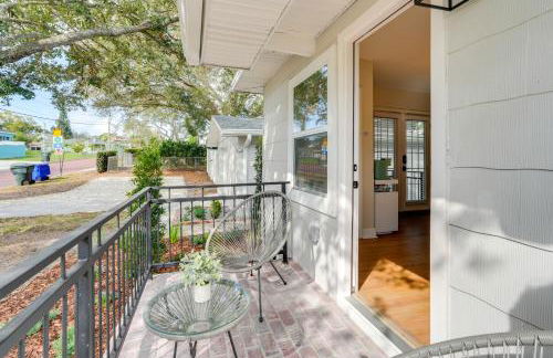 Mid-Century Lakeland Home with Game Room! - Foto 29