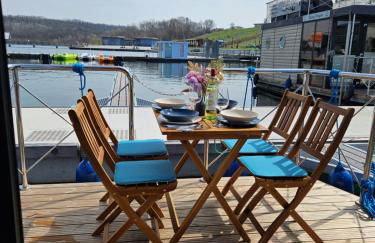 Mobiles Hausboot El'milia mit eigener Ankerboje auf dem See - Foto 12