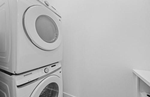 BRs w Ensuite Baths l Pet-Friendly l Central Loc - Foto 21