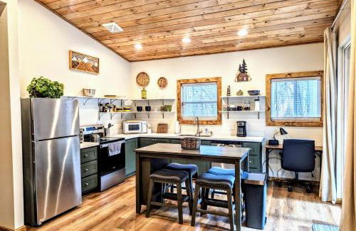 Relax & Recharge in Cozy Pinetop 2BR Retreat - Foto 4