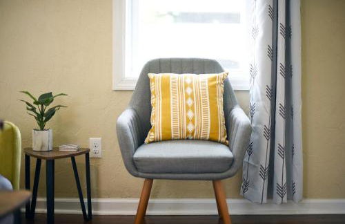 HostWise Stays - Block to AGH - King Bed, Free Off Street Parking - Foto 22