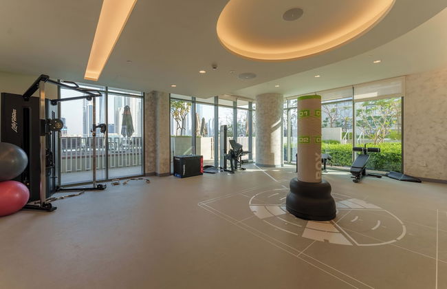 Maison Privee - Upscale Apt w/ Partial Dubai Marina & Palm Views - Photo 16