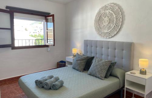 Cosy Andalusian Home with Roof Terrace in Town Centre - Photo 29