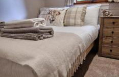 Bonnie Lodge-Lochside Location with Hot Tub - Photo 19