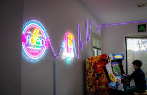 Resort Getaway - Golf, BMX trail, Hot Tub & Arcade! - Foto 72