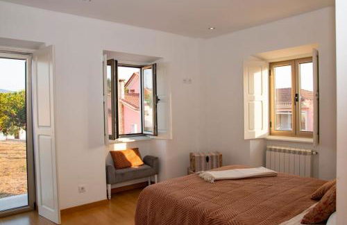 Beautiful cozy cottage near Nazaré, Leiria&Batalha - Foto 3