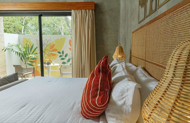 Spacious Apartment With Terrace and Rooftop Pool - Photo 17