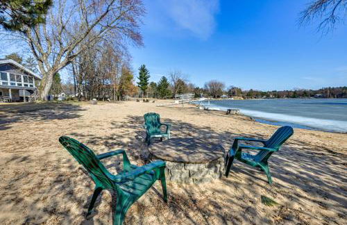 Boat Dock, Hot Tub and Deck Lakefront Nekoosa Home! - Foto 1