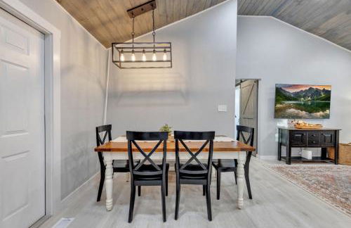 The White Lodge 4BDR Sleeps 8 with Fire Pit - Foto 3