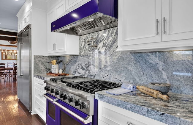 7BR Lakefront Haven Pool Hot Tub Gated 4acres - Foto 44