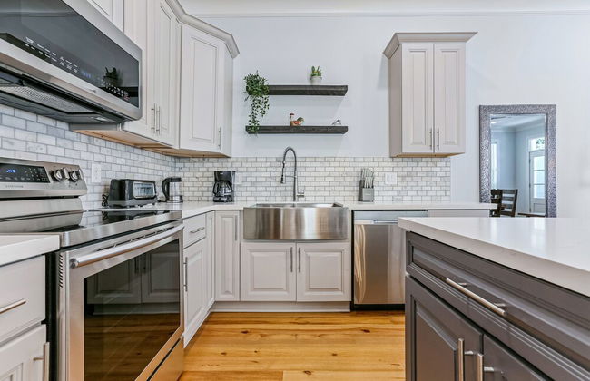 Spacious 5BR Urban Retreat with Balcony & Pool - Foto 30