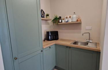 Stylish and Modern 7 Bedroom house near Brecon Beacons - Photo 27