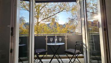 Modern Homes - Voll ausgestatte Wohnung - Balkon - Hotelbetten - 4K TV - WLAN - Foto 3