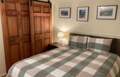 Cozy Hideaway and Hot Tub. Pet Friendly. - Foto 6