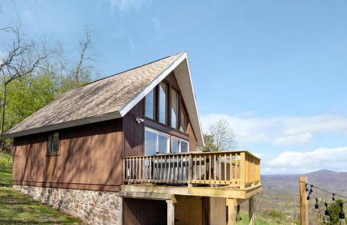 Lofted chalet cabin w hot tub fire pit & views - Foto 6