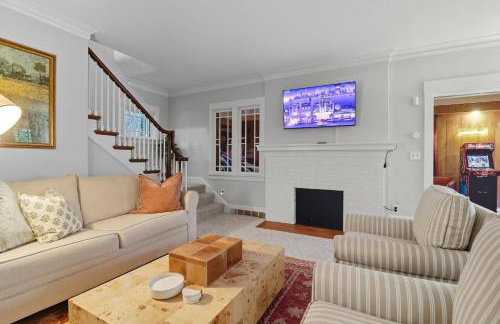 1920s Cottage | Hot Tub | Game Room | Fire Pit - Foto 10