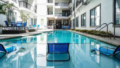 Boulevard Stays Walk to Downtown 1BR SoCo Pool Parking Gym 01 - Foto 2