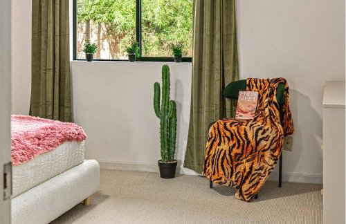 Disco Jungle with Fire Pit+Poolside TV+Yard Games - Photo 12