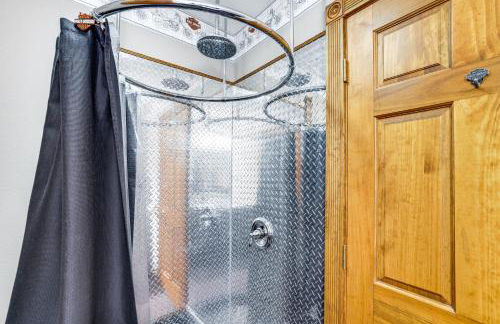 Just a Cast Away Cassville Cabin with Covered Deck - Foto 22