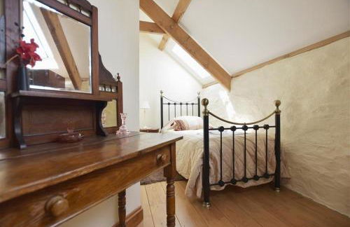 Panteurig Farmhouse - Photo 12