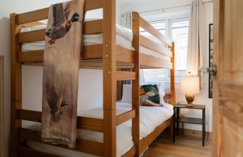 The Bird's Nest by Sheppey Stays- Pet Friendly Cozy Coastal Escape - Sleeps 6 with Parking - Great Rates for Long Stays - Photo 19