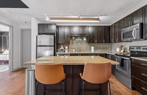 Luxury 17th Floor Downtown Dallas High-Rise with Free Parking, City Views, Pool & Gym - Foto 11